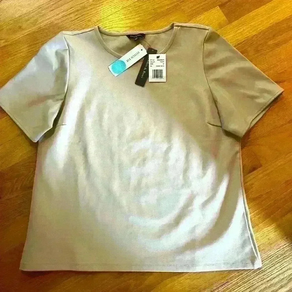 NWT VIOLETS AND ROSES TAUPE FAUX LEATHER TOP - Picture 3 of 6